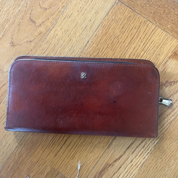 Bosca ladies, leather wallet, preowned good condition Brown snap closure/zipper - Picture 5 of 12